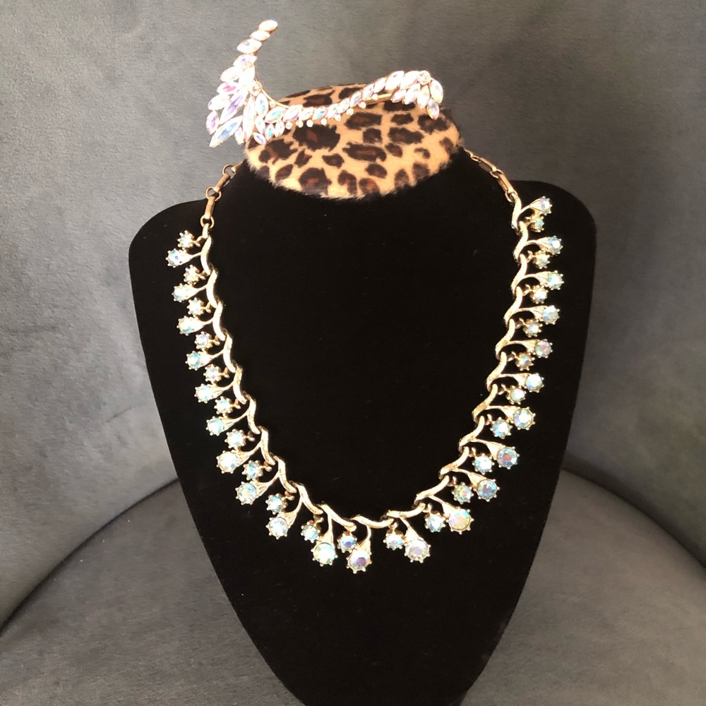 VINTAGE Cora Aquatic Jeweled Necklace Chain